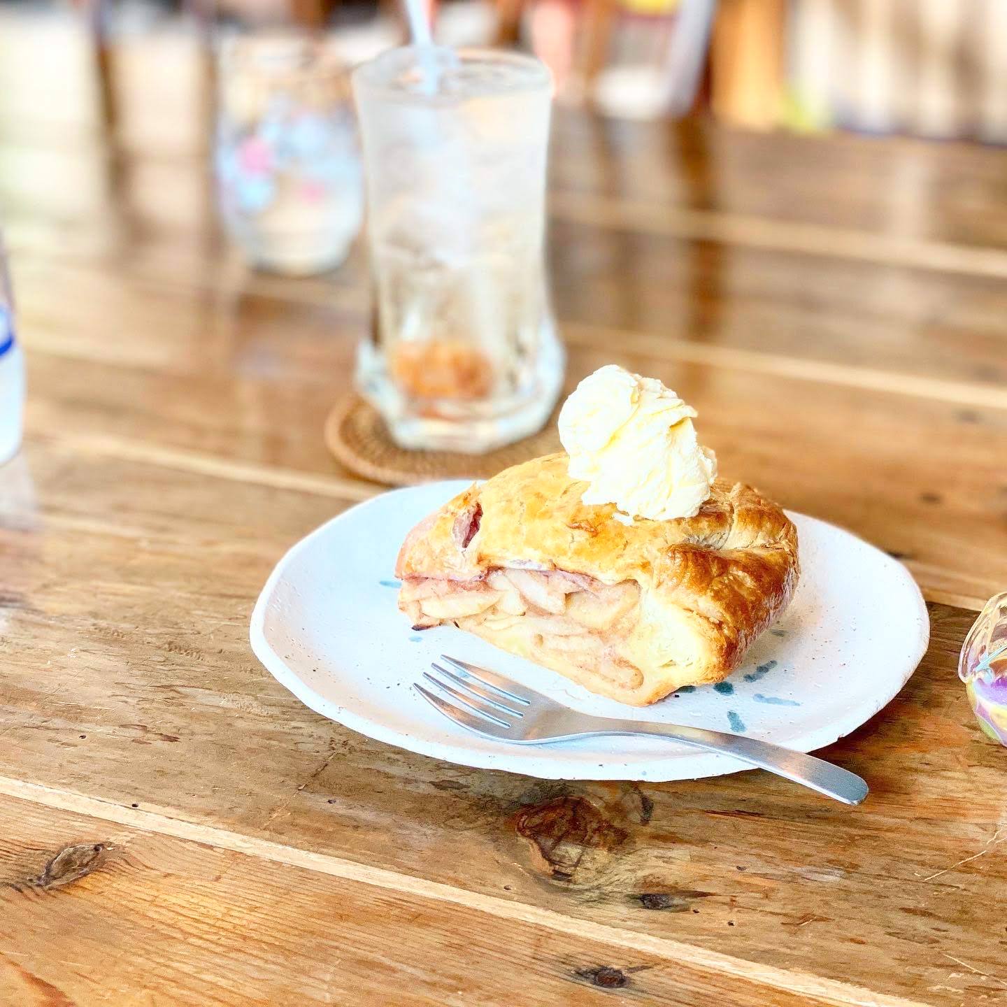 たねcafe 種カフェ 革工房種 塩キャラメルホットあっぷるぱい ぶどうのロールケーキも美味しいよ 創業65年 芹田不動産 地元密着 長野市のお部屋探し 学生賃貸 空室対策 駐車場 土地活用 売買はお任せ下さい
