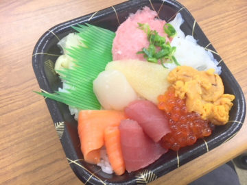【どん八】海鮮丼テイクアウト専門５００円。てんこ盛り海鮮丼のご紹介！