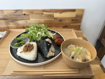 【CAFE IZURU（カフェイズル）】２０２５年７月NEW OPEN☆住宅街の中にトレーラーハウスのお洒落カフェが誕生しました♪