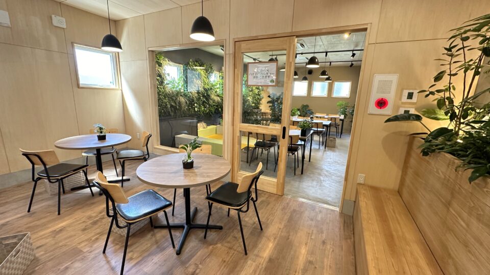 水と緑のカフェCOM cafe(コムカフェ)