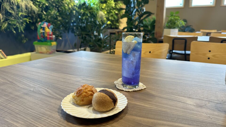 水と緑のカフェCOM cafe(コムカフェ)