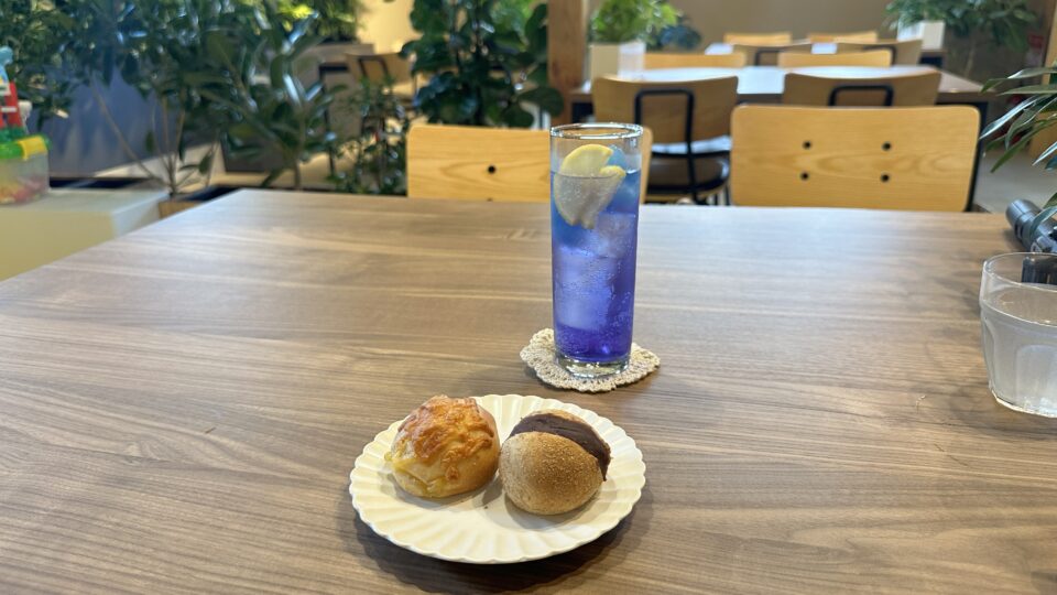 水と緑のカフェCOM cafe(コムカフェ)