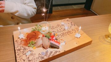 【Kitchen＆Bar SABO（サボ）】お祝いプレート可愛い☆インスタ映えのピザもとっても美味しかった！サラダお替り無料最高だった！
