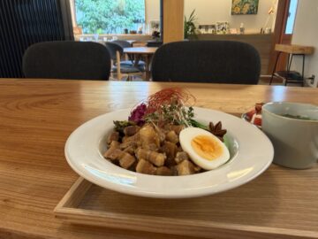 喫茶しろつめ草