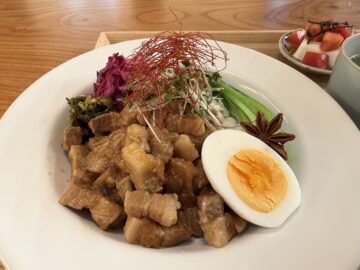 喫茶しろつめ草