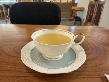 喫茶しろつめ草