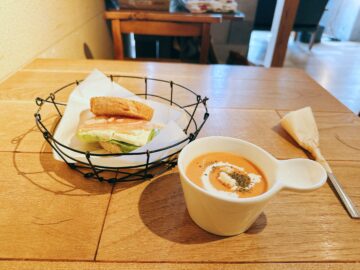 【ICHI cafe(イチカフェ)】サンドイッチと珈琲のお店。ペット犬同伴可！小布施の公園は広くて最高！
