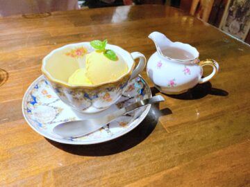 【カフェモンマルトル】昔からある素敵な喫茶店。紅茶のアフォガードもめちゃくちゃ美味しい！