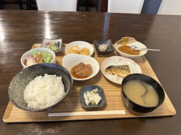 【萬 in on 玲（まんいんおんれい）】おなかいっぱい食べられる美味しい定食屋さん！座敷もあって子連れにもおすすめです☆彡