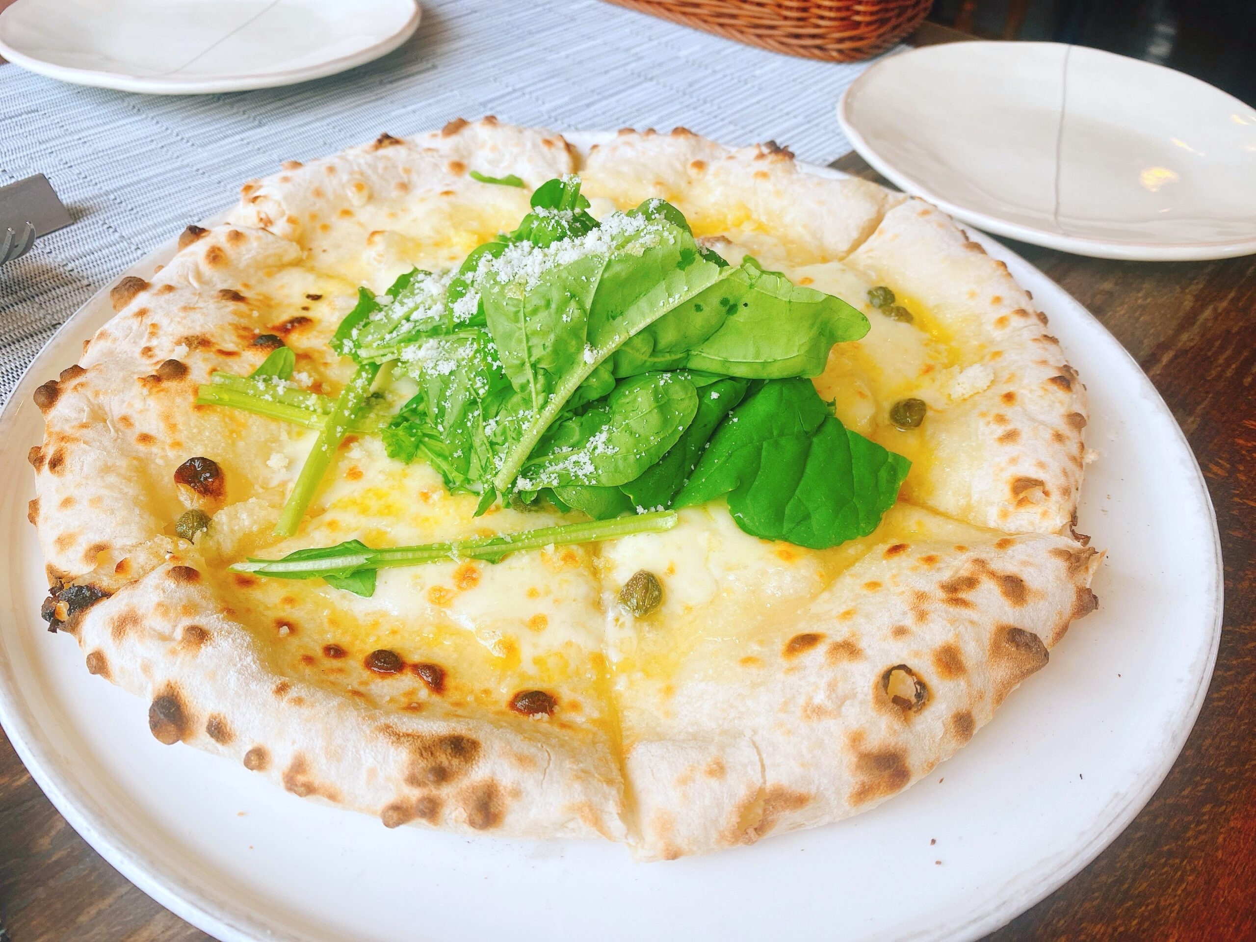 ロッソビアンコ】安曇野ピザの名店！もちもちしてて、ミミまで美味しい