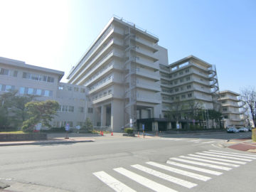 長野日本赤十字病院は、救急の対応も行っています。この辺りで一番大きな病院です。